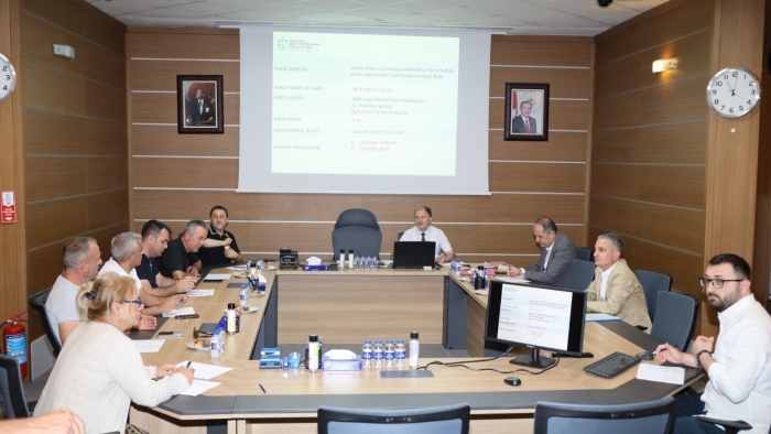Büyükşehir Belediyesi Encümeni’nde kuralları ihlal eden şoförlere idari para cezası uyguladı. İzinsiz kazı yapan firmalara da para cezası verildi